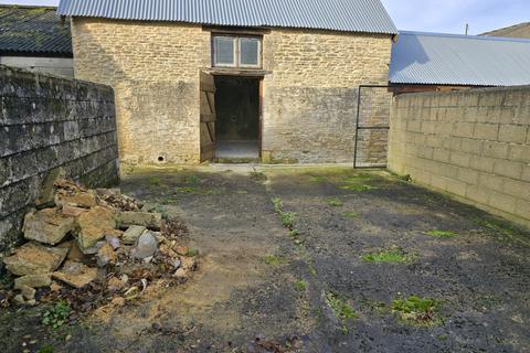 Storage to rent, F12 A Jenners Farm, Meysey Hampton, Cirencester