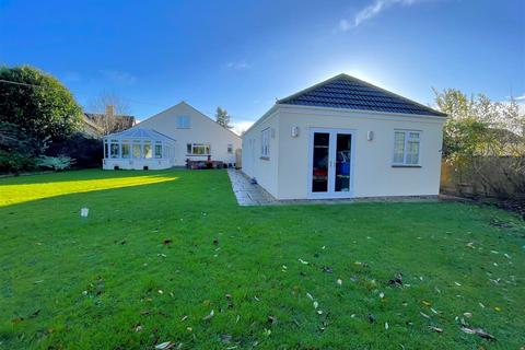 6 bedroom detached bungalow for sale, Hardenhuish Lane, Chippenham