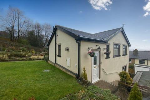 2 bedroom detached bungalow to rent, Braithwaite Edge Road, Keighley, BD22 6RA