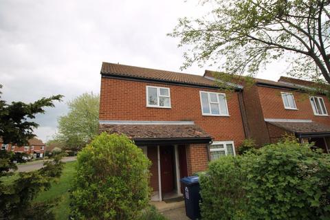 2 bedroom maisonette to rent, Carter Close, Brampton,