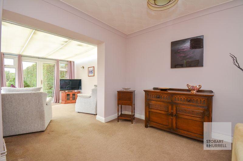 Lounge to Garden...