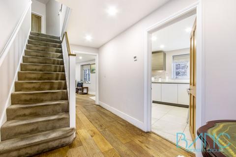 25 Doverfield, Goffs Oak, Waltham Cross, EN7 5EL