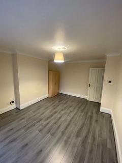 3 bedroom flat to rent, 3 Bedroom Flat To Let, Willesden Green, NW2