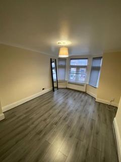 3 bedroom flat to rent, 3 Bedroom Flat To Let, Willesden Green, NW2