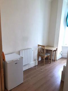 1 bedroom in a flat share to rent, Room to let in Kilburn, Callcot Road