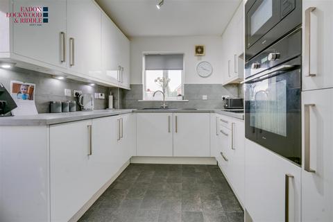 3 bedroom end of terrace house for sale, Green Court, Woodlaithes Village, Rotherham