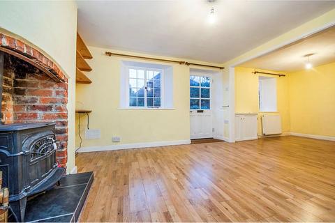 2 bedroom end of terrace house to rent, Gloucester Street, Faringdon