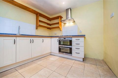 2 bedroom end of terrace house to rent, Gloucester Street, Faringdon