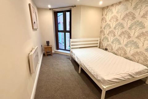 2 bedroom flat to rent, Ristes Place, NG1