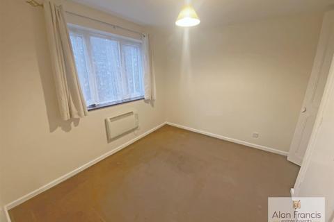 2 bedroom end of terrace house to rent, Mendelssohn Grove, Browns Wood