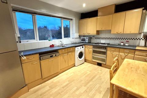 2 bedroom flat to rent, Gregory Court, NG7