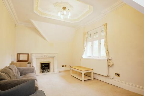 2 bedroom flat to rent, Ninian Road