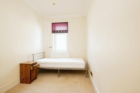 2 bedroom flat to rent, Ninian Road