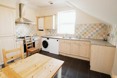 2 bedroom flat to rent, Ninian Road