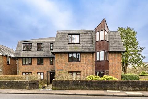 3 bedroom flat for sale, Croft Road, Crowborough