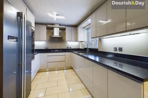 16 Besom Way, Cheslyn Hay, Walsall, WS6 7NZ