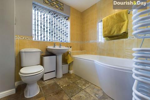 16 Besom Way, Cheslyn Hay, Walsall, WS6 7NZ