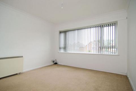 3 bedroom flat to rent, Fernleigh Road, Walsall WS4