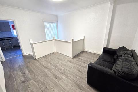 3 bedroom flat to rent, Wolverhampton Road, Cannock WS11