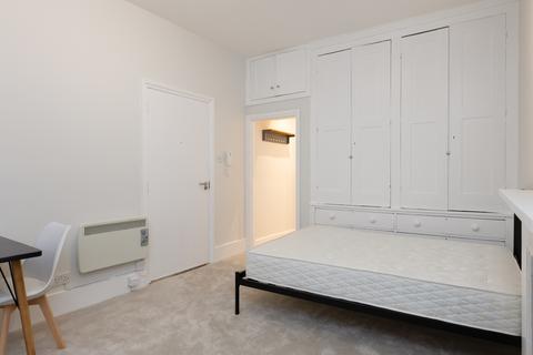 Studio to rent, 7 De Vere Gardens, London, W8