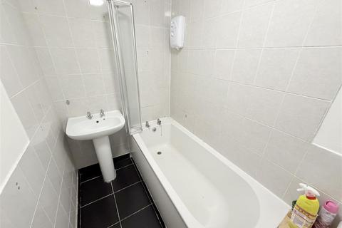 2 bedroom flat to rent, The Wells Road, Nottingham NG3