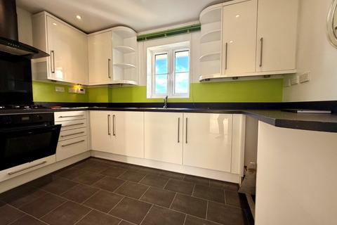 2 bedroom flat to rent, Station Road, Southampton SO31