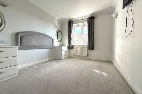 2 bedroom flat to rent, Station Road, Southampton SO31