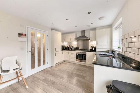 22 Binyon Way, Royston, SG8 5FS