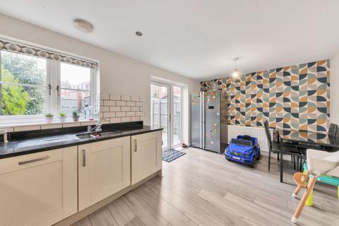 22 Binyon Way, Royston, SG8 5FS