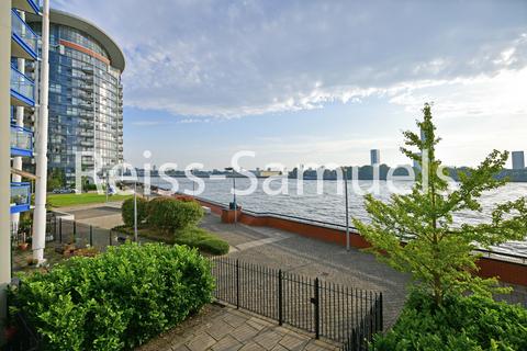 3 bedroom apartment to rent, Newton Place, Canary Wharf, London E14