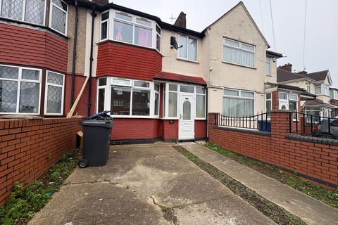 3 bedroom terraced house for sale, Burns Avenue, Southall