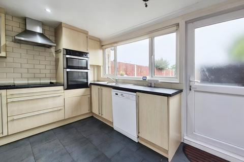 3 bedroom terraced house to rent, Harold Court, York YO24