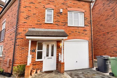 3 bedroom semi-detached house to rent, Westfield Street, West Yorkshire WF16