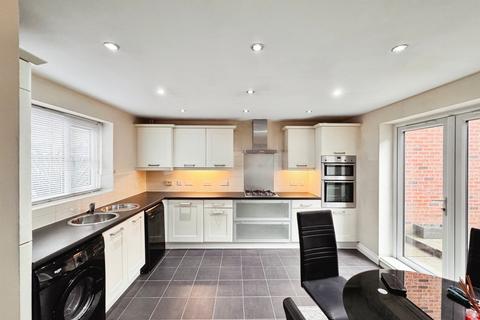 3 bedroom semi-detached house to rent, Westfield Street, West Yorkshire WF16