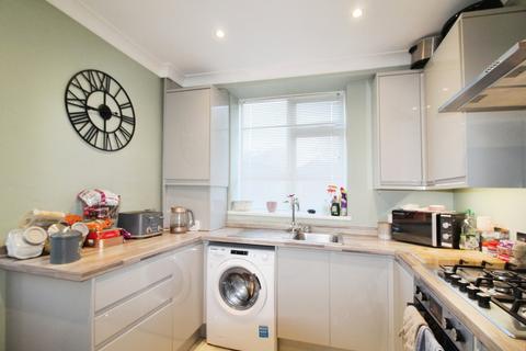 4 bedroom semi-detached house for sale, Ringwood Avenue, West Yorkshire LS14