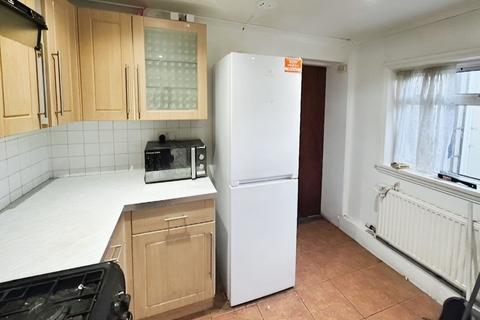 5 bedroom terraced house to rent, Khartoum Road, London E13