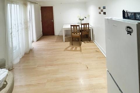 5 bedroom terraced house to rent, Khartoum Road, London E13