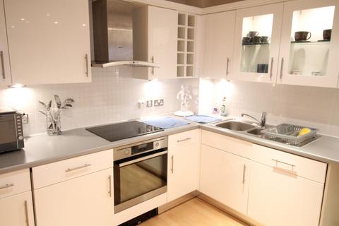 2 bedroom apartment to rent, Salford M50