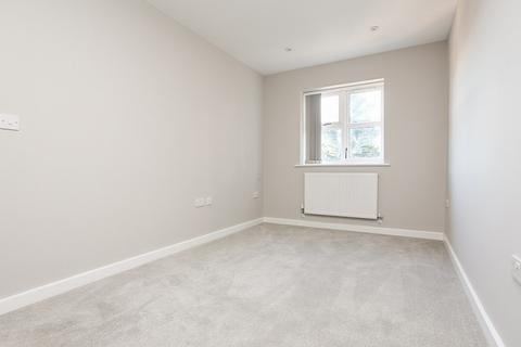 2 bedroom flat to rent, Avon Drive, Leicester LE8