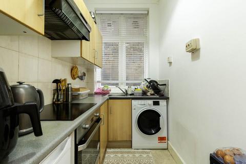 Studio to rent, NW3