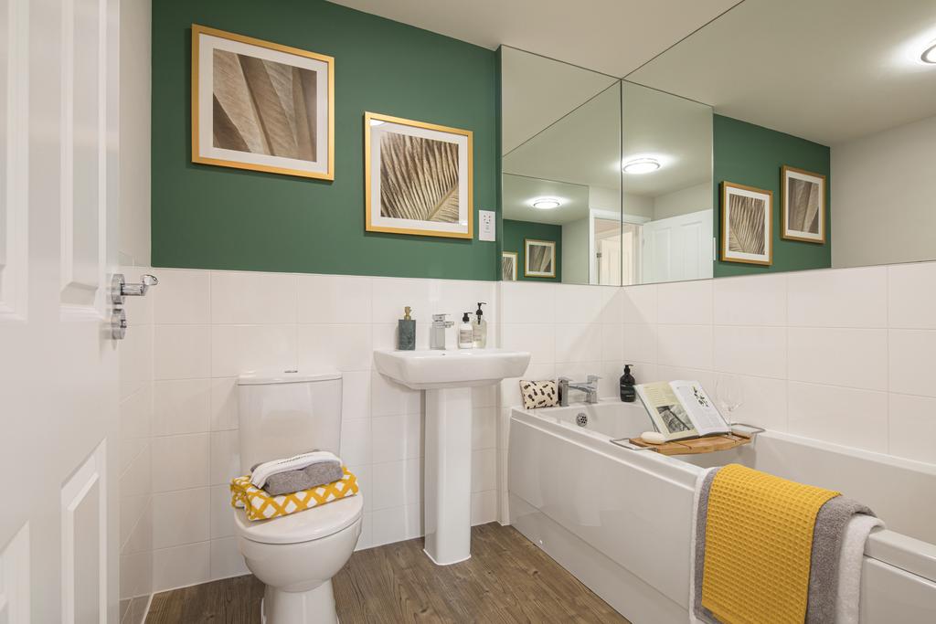 Family bathroom in 4 bed Oxford
