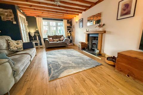 4 bedroom cottage for sale, Weston