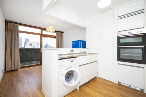 2 bedroom flat to rent, Barbican, London EC2Y