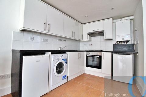 3 bedroom flat to rent, Dafforne Road, London SW17