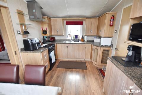 2 bedroom park home for sale, Park Hall Caravan Site, Pen Y Cwm, Haverfordwest