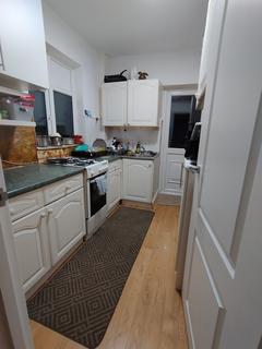 1 bedroom in a house share to rent, Munster Avenue, Hounslow TW4