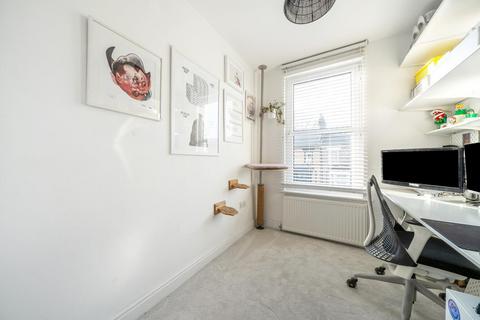 27 Burford Road, London, SE6 4DF