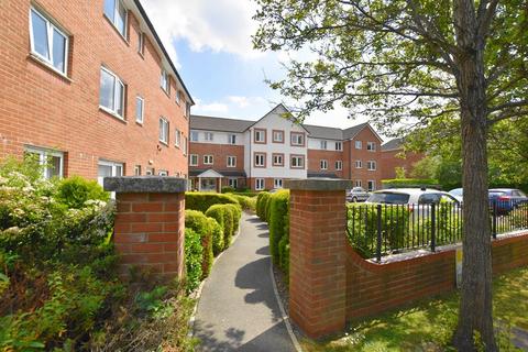 1 bedroom flat for sale, Flat 22, Pinewood Court, West Moors, Ferndown, Dorset