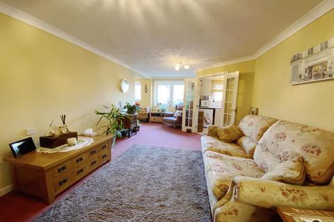 1 bedroom flat for sale, Pinewood Court, West Moors, Ferndown, Dorset