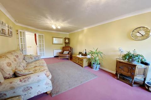 1 bedroom flat for sale, Pinewood Court, West Moors, Ferndown, Dorset